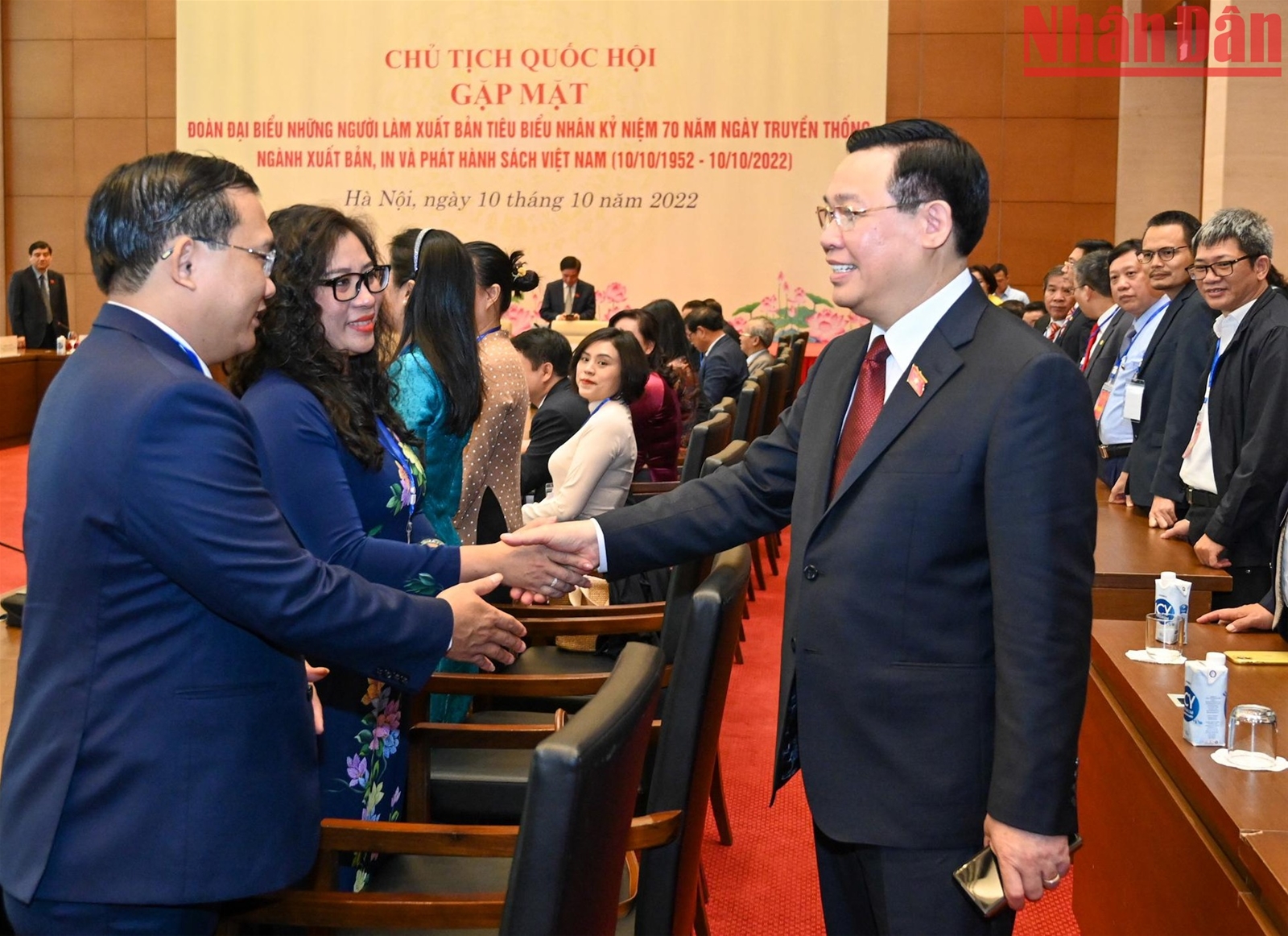 Chủ tịch Quốc hội Vương Đình Huệ gặp những người làm xuất bản tiêu biểu