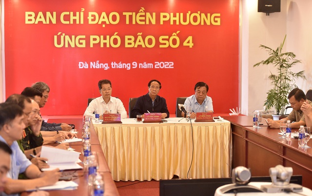 Thủ tướng chủ trì cuộc họp đánh giá tình hình, khắc phục thiệt hại do bão số 4 gây ra