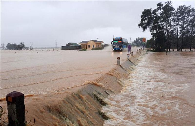 Khẩn trương ứng phó mưa lớn, ngập lụt, lũ quét và sạt lở đất