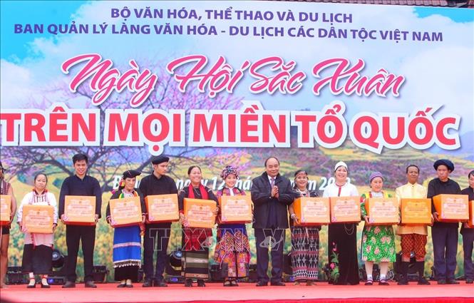 Giữ gìn bằng mọi giá vẻ đẹp văn hóa riêng biệt của các dân tộc