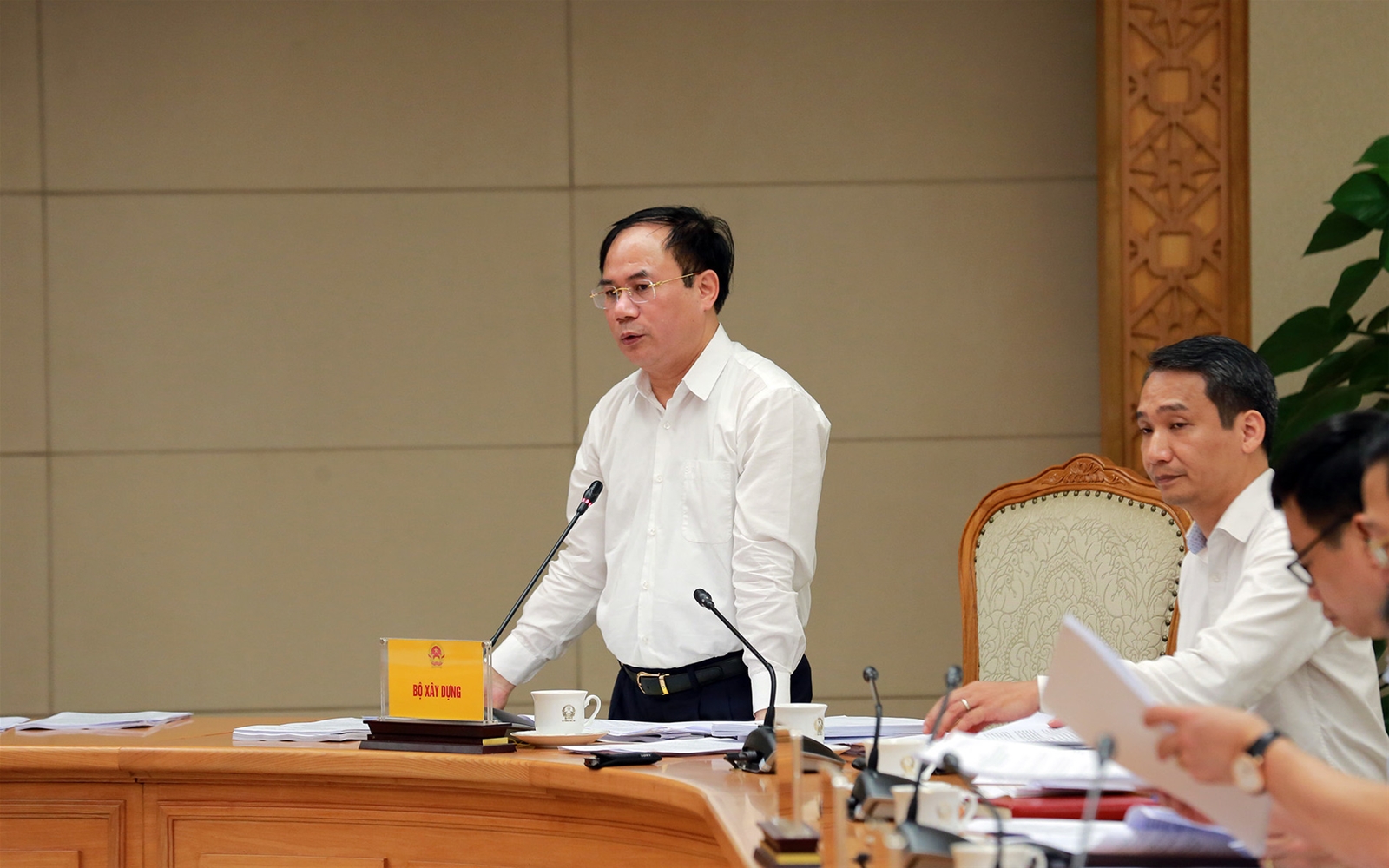 Rà soát, hoàn thiện dự thảo nghị định về kinh doanh bất động sản; xây dựng lại chung cư