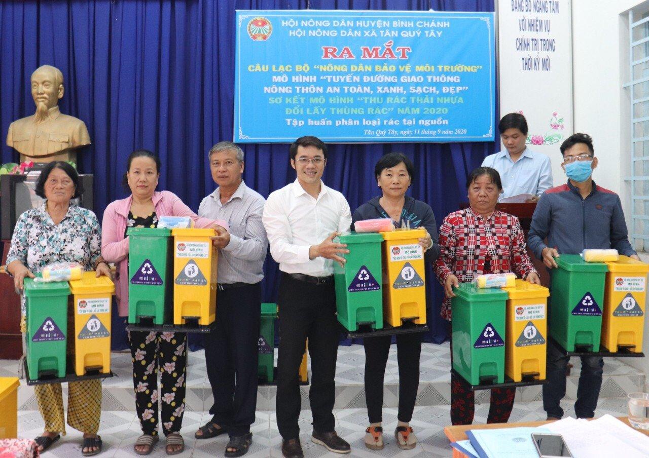 Người chăm chỉ truyền cảm hứng về tình yêu môi trường