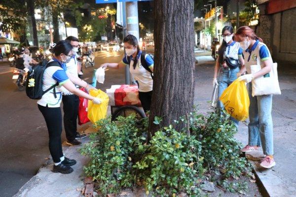 Người chăm chỉ truyền cảm hứng về tình yêu môi trường