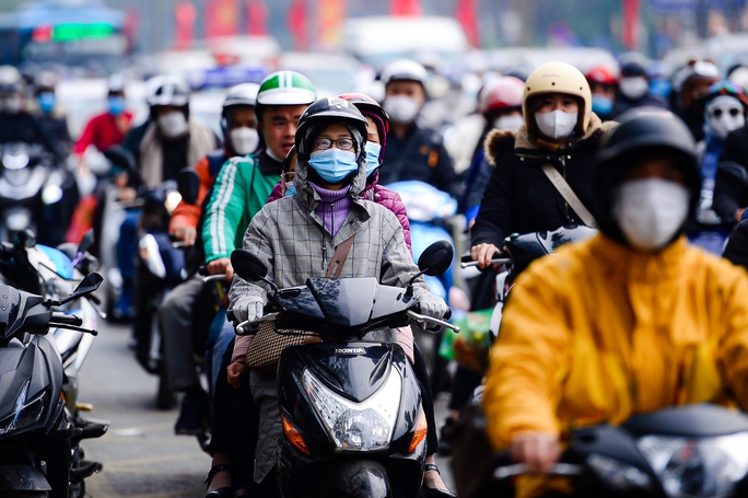 Người dân lỉnh kỉnh đồ đạc hối hả trở lại thủ đô