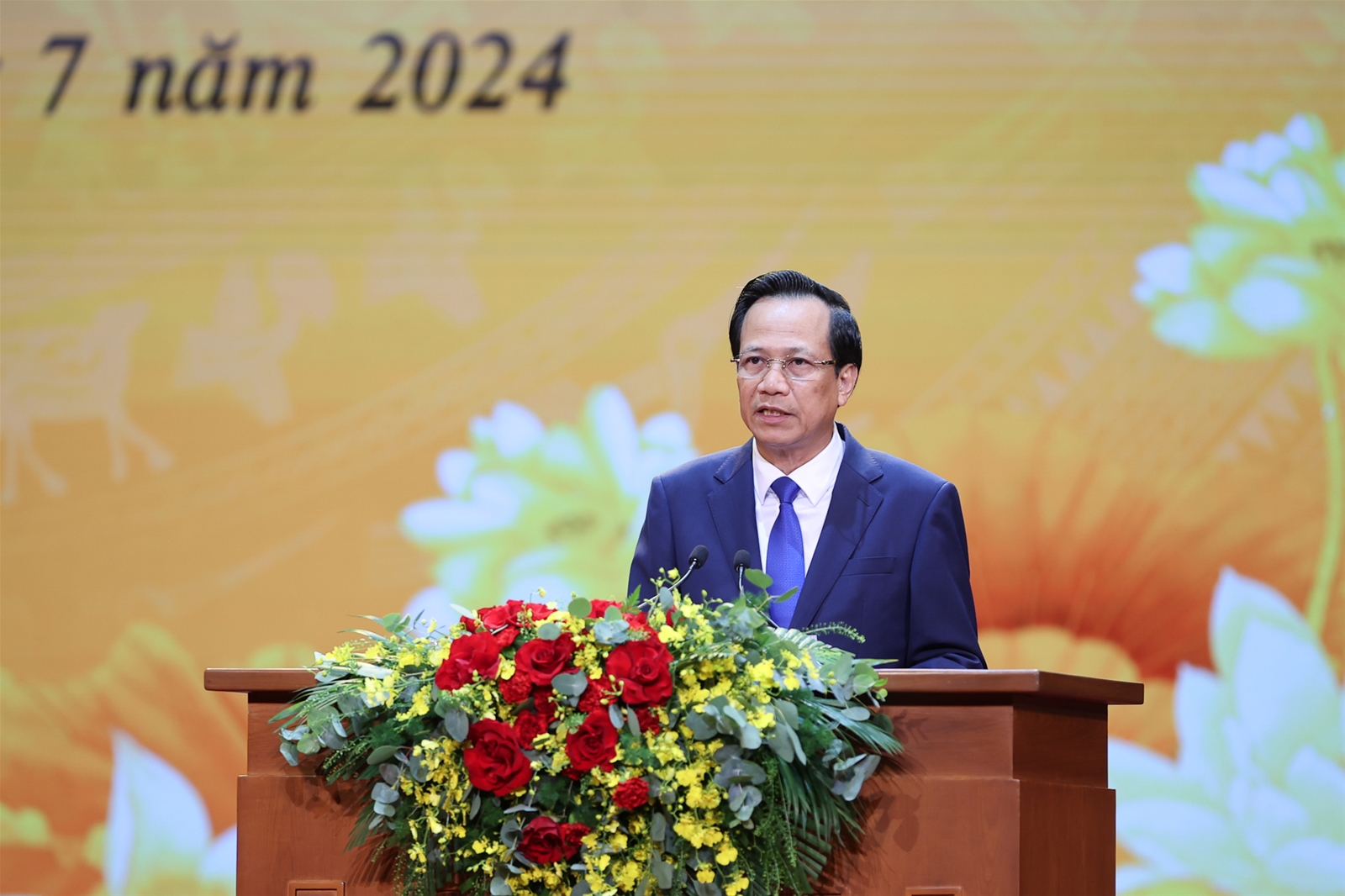 Thủ tướng: Đẩy mạnh công tác 'đền ơn đáp nghĩa' với trách nhiệm lớn lao và nghĩa tình sâu nặng