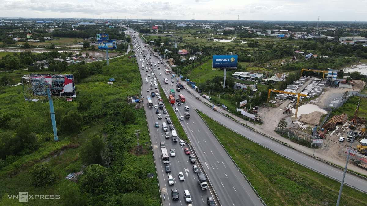 Cửa ngõ Hà Nội, TP HCM ùn tắc ngày cuối nghỉ lễ