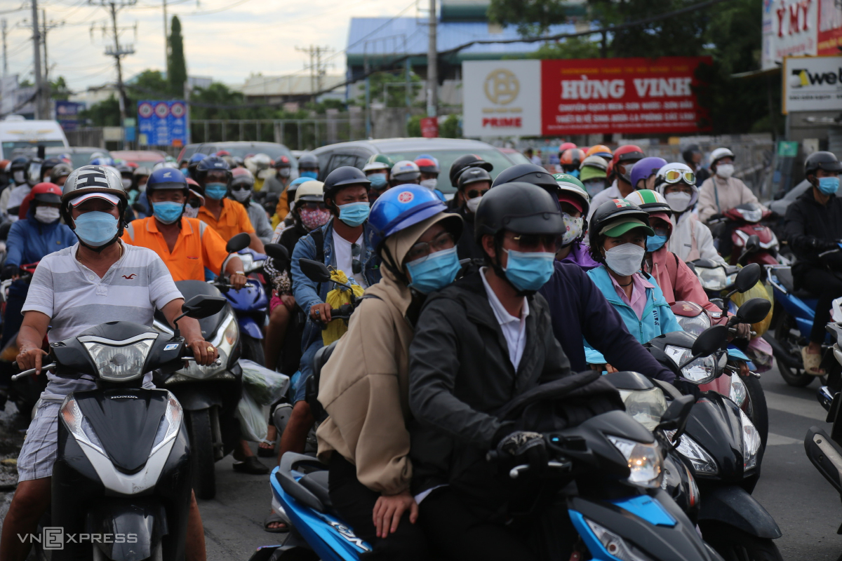 Cửa ngõ Hà Nội, TP HCM ùn tắc ngày cuối nghỉ lễ