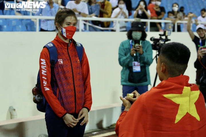 Nhà vô địch SEA Games 31 cầu hôn bạn gái ngay sau khi nhận HCV
