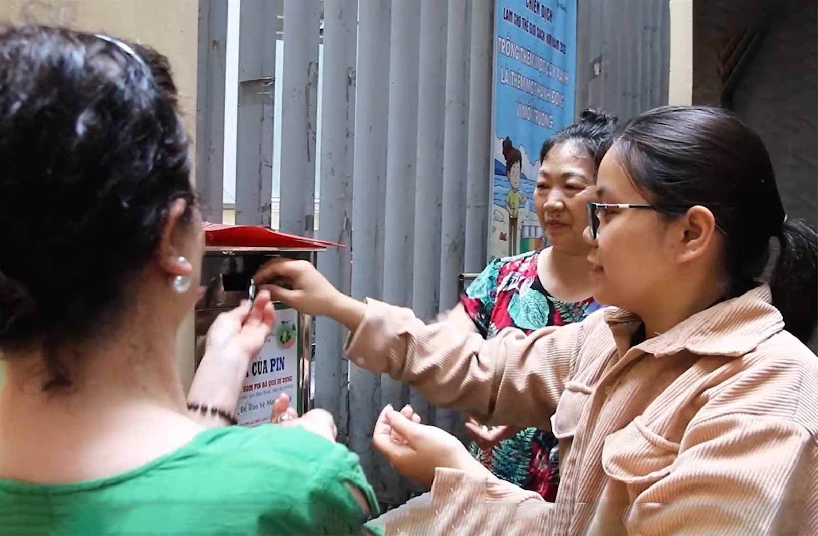 Nhà của pin -  bảo vệ môi trường từ việc làm hàng ngày