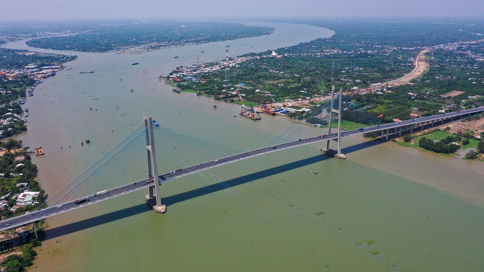 Nước sông Mê Kông đầy, vơi đột ngột