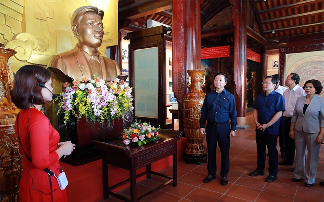 Phó Thủ tướng Trần Hồng Hà dâng hương kỷ niệm 111 năm Ngày sinh Tổng Bí thư Nguyễn Văn Cừ