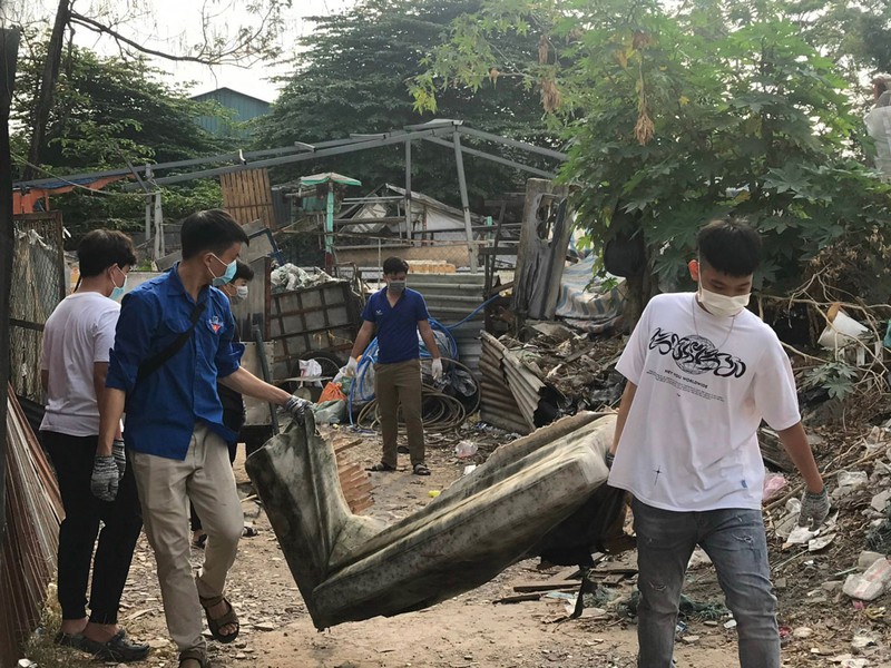 Xóa điểm đen rác, mở rộng đường để dân đón tết