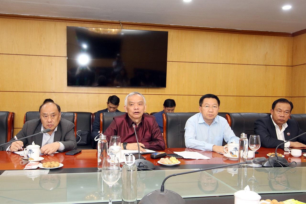 Bộ trưởng Trần Hồng Hà tiếp và làm việc với Phó Chủ tịch Quốc hội Lào Sommad Pholsena