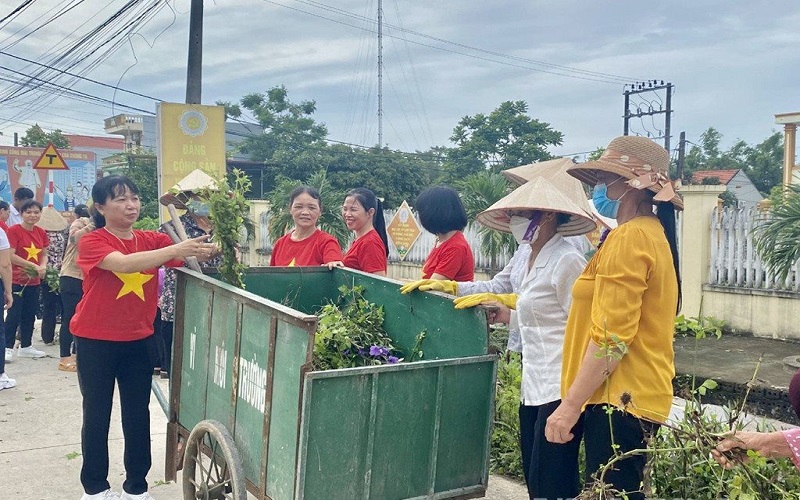 Sở Tài nguyên và Môi trường đã trao tặng 20 xe thu gom rác