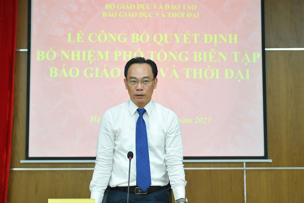 Trao quyết định bổ nhiệm Phó TBT Báo Giáo dục và Thời đại