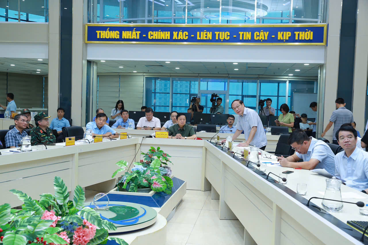 Phó Thủ tướng Trần Hồng Hà kiểm tra công tác dự báo bão số 3 và tình hình tại các địa phương