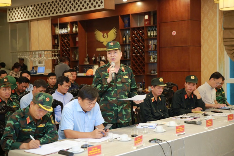 Phó Thủ tướng Trần Hồng Hà chủ trì cuộc họp Sở Chỉ huy tiền phương ngay khi bão số 3 đổ bộ vào đất liền
