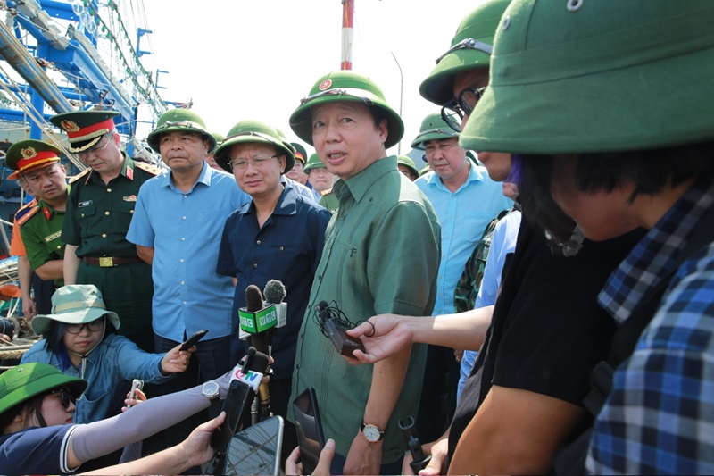 Phó Thủ tướng Trần Hồng Hà thị sát, kiểm tra việc phòng chống bão số 3 tại Quảng Ninh và Hải Phòng