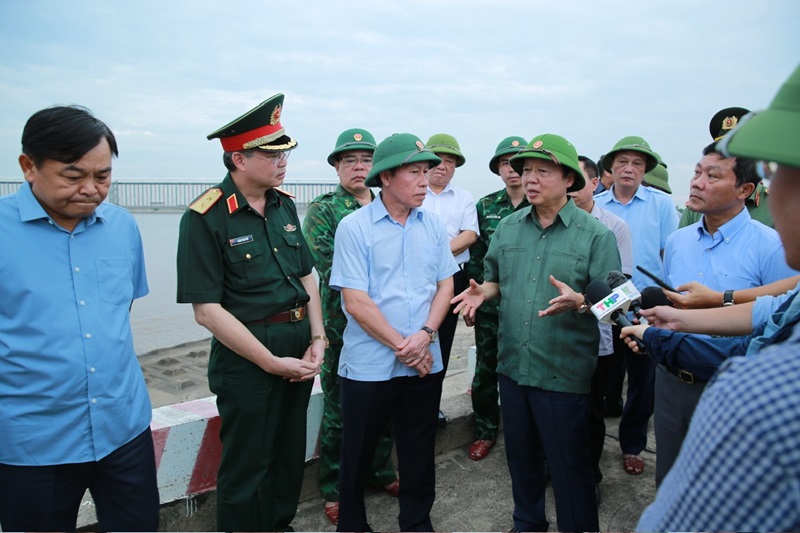 Phó Thủ tướng Trần Hồng Hà thị sát, kiểm tra việc phòng chống bão số 3 tại Quảng Ninh và Hải Phòng