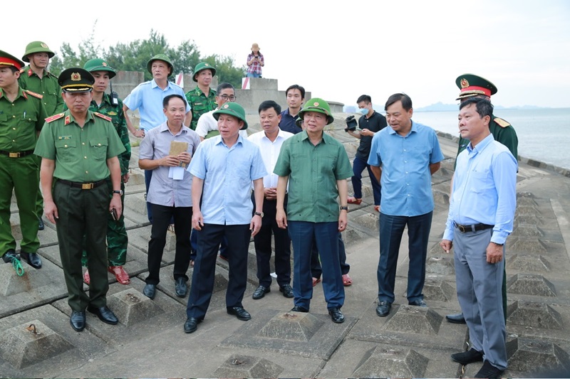 Phó Thủ tướng Trần Hồng Hà thị sát, kiểm tra việc phòng chống bão số 3 tại Quảng Ninh và Hải Phòng