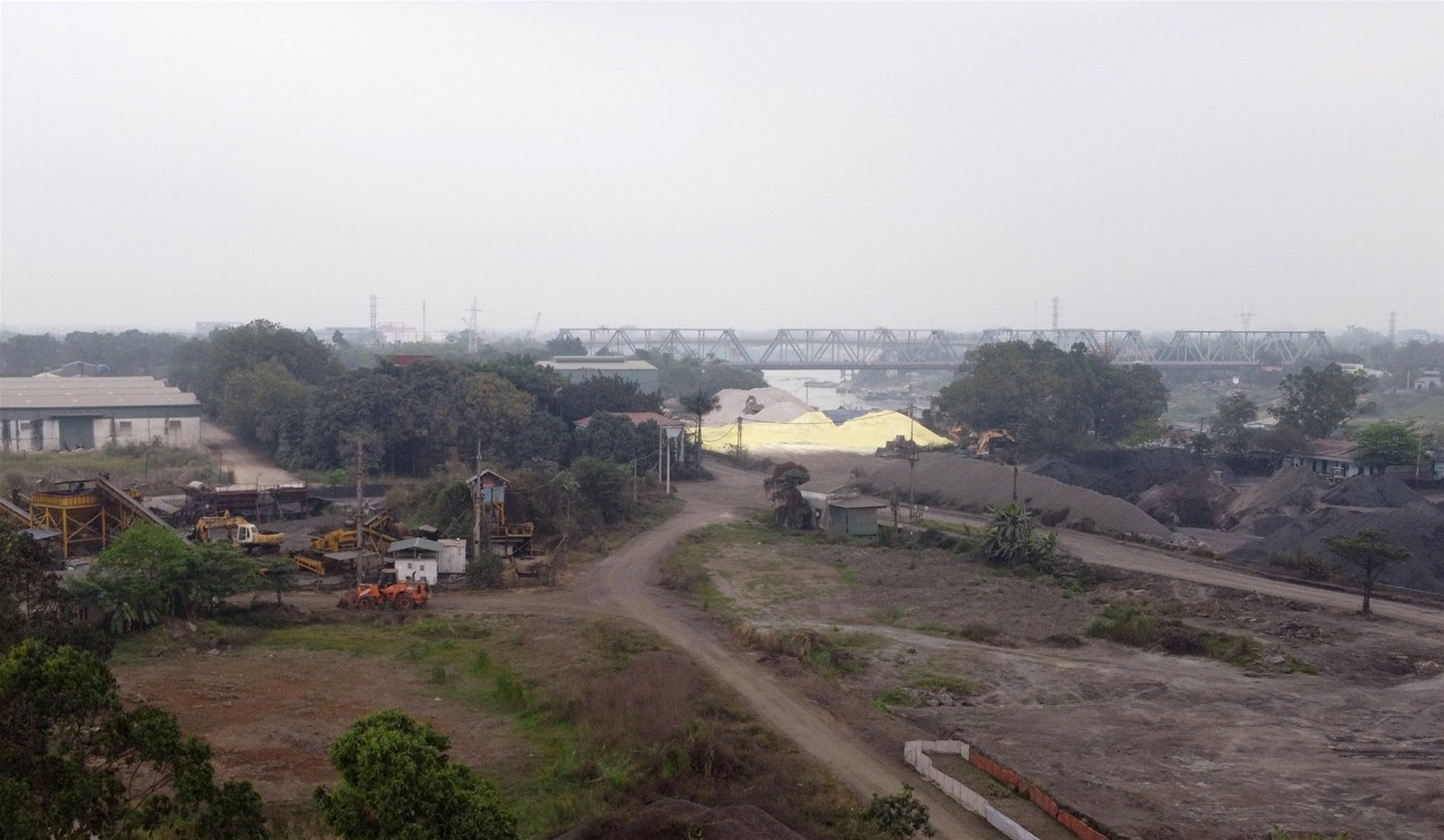 Phú Thọ: Hàng nghìn tấn lưu huỳnh lộ thiên ven sông Lô