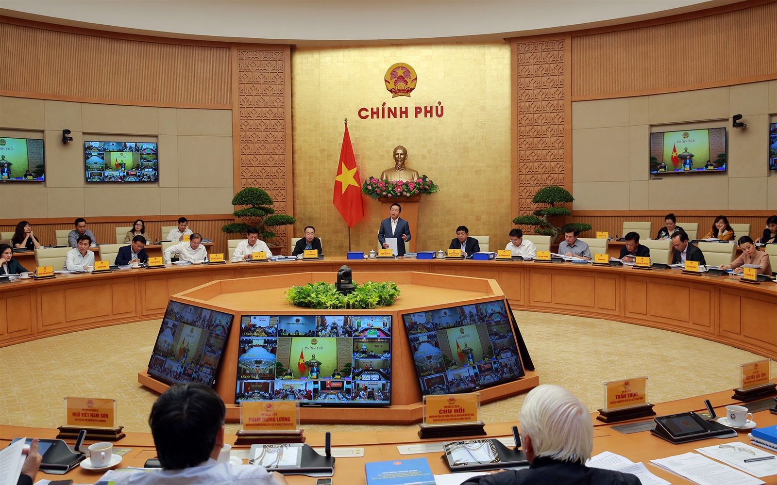 Hình thành các trung tâm tăng trưởng nổi trội, có sức lan toả mạnh mẽ