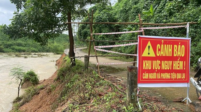 Quảng Ngãi công bố tình huống khẩn cấp 9 khu vực sạt lở núi, bờ sông