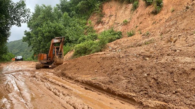 Quảng Ngãi công bố tình huống khẩn cấp 9 khu vực sạt lở núi, bờ sông