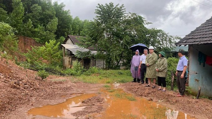 Quảng Ngãi công bố tình huống khẩn cấp 9 khu vực sạt lở núi, bờ sông