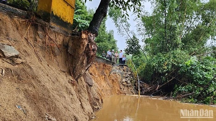 Nỗi lo sạt lở bờ biển, bờ sông ở Quảng Ngãi