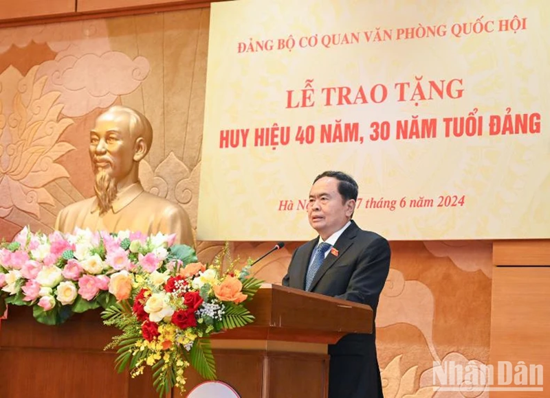 Chủ tịch Quốc hội Trần Thanh Mẫn dự Lễ trao tặng Huy hiệu 40 năm, 30 năm tuổi Đảng