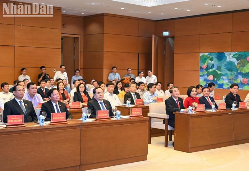 Chủ tịch Quốc hội Trần Thanh Mẫn dự Lễ trao tặng Huy hiệu 40 năm, 30 năm tuổi Đảng