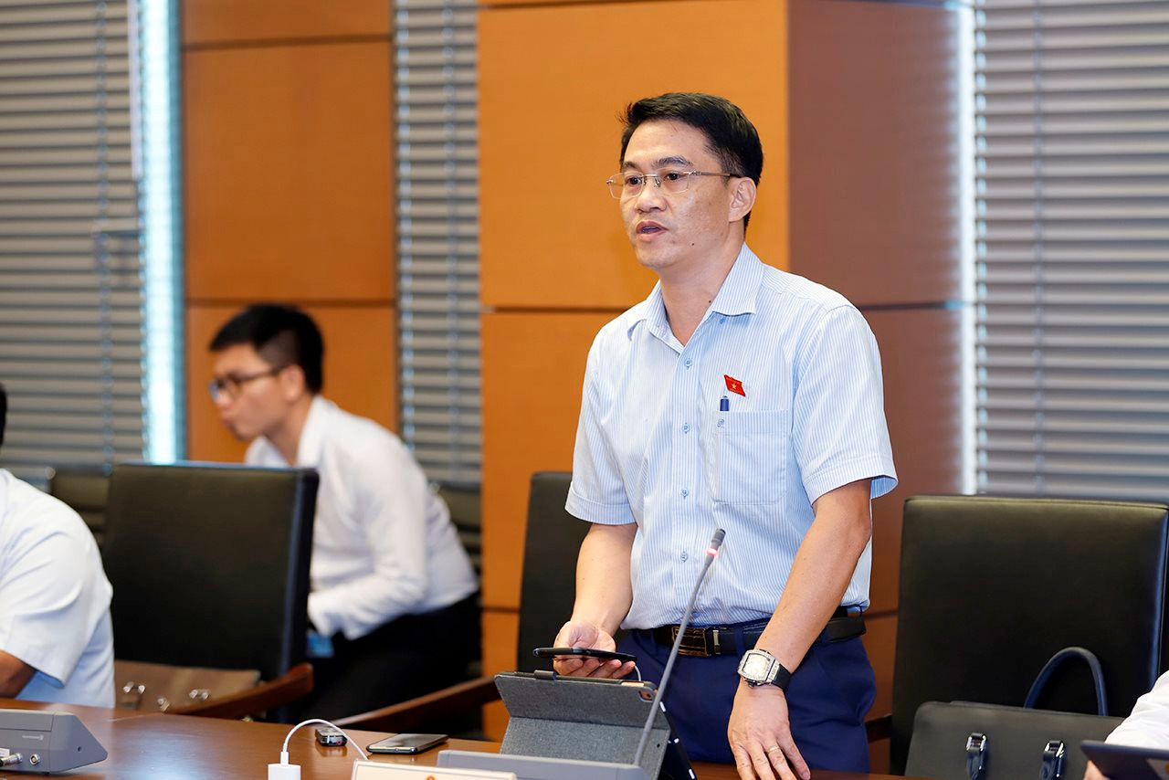 Quốc hội thảo luận Tổ về dự án Luật Địa chất và khoáng sản