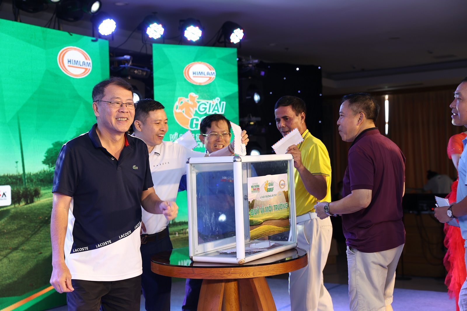 Sôi động giải Golf 