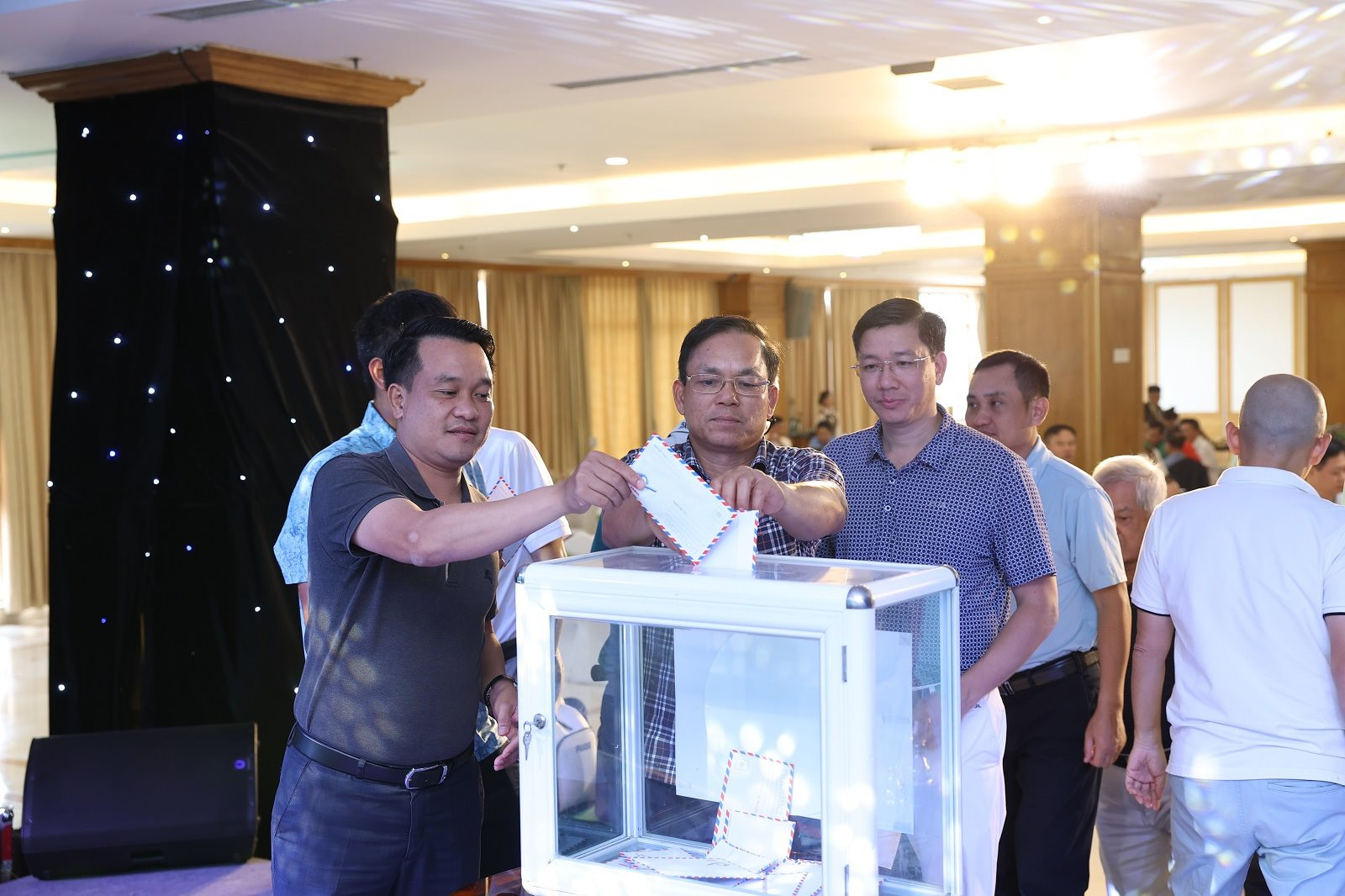 Sôi động giải Golf 
