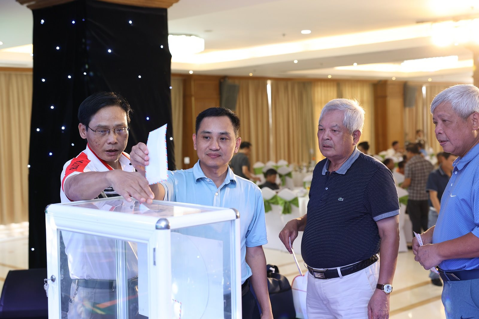 Sôi động giải Golf 