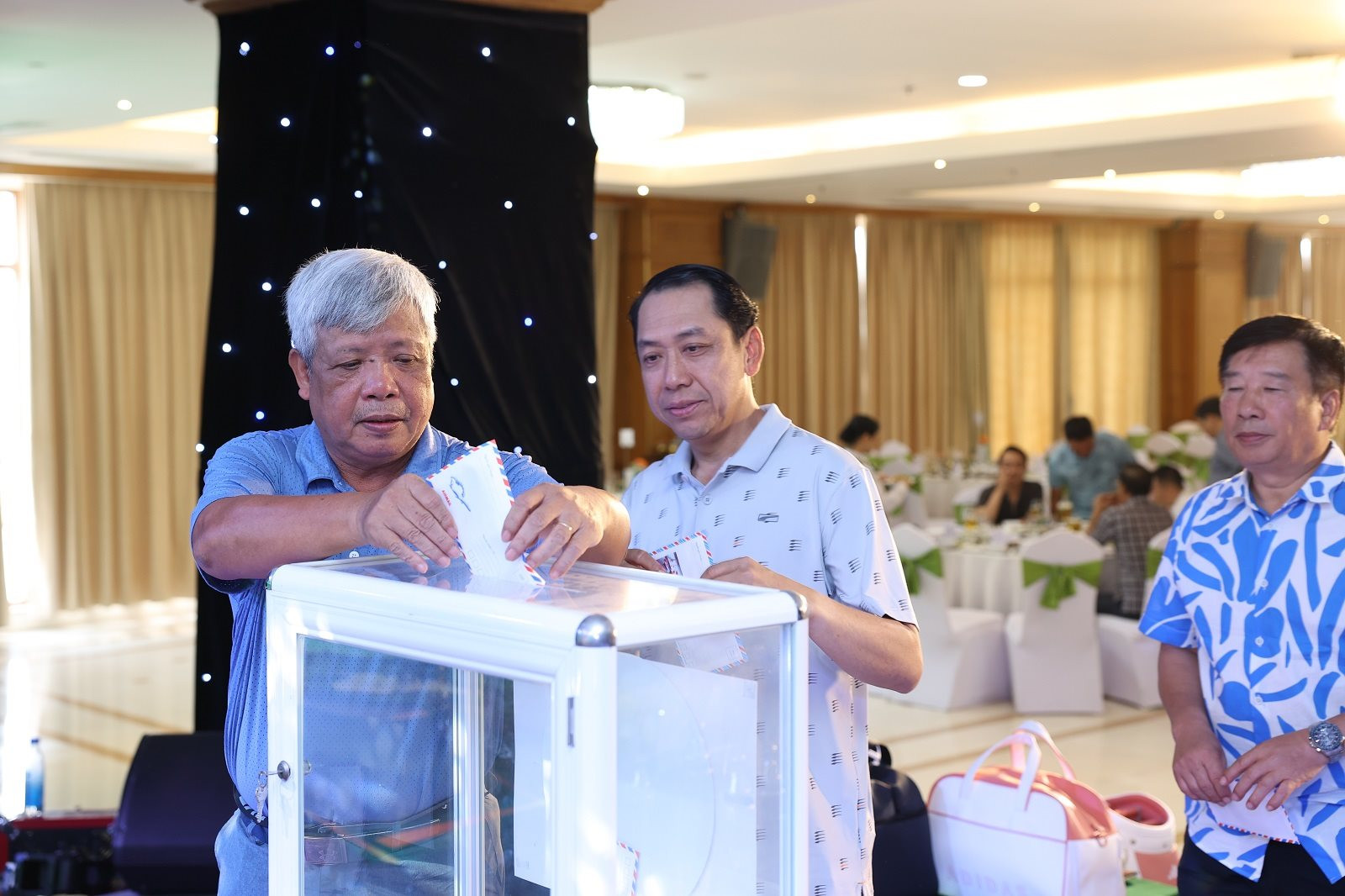 Sôi động giải Golf 