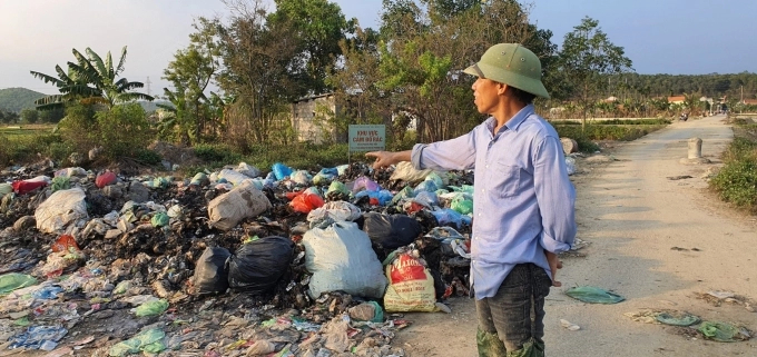 Nhức nhối rác thải nông thôn ở Hải Phòng: Rác thải tràn lan khắp làng quê
