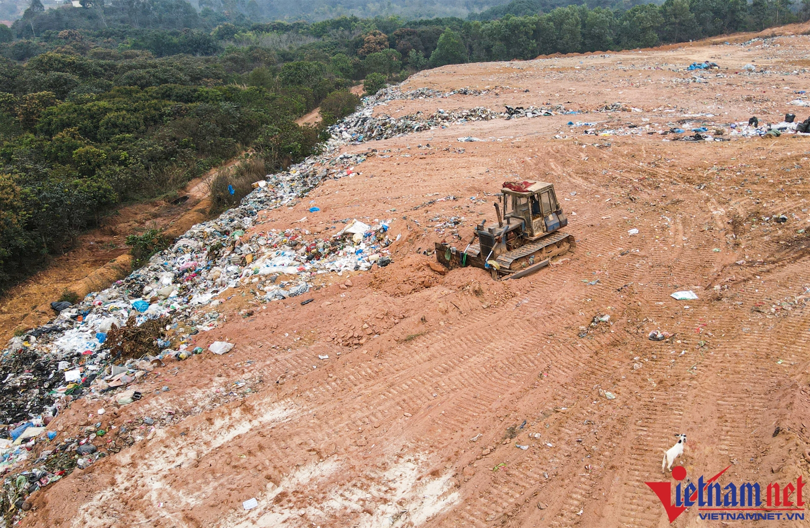 Núi rác tồn tại hàng chục năm ở Vĩnh Phúc gây ô nhiễm môi trường
