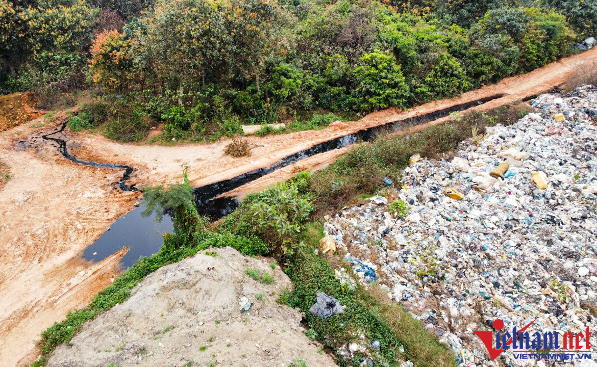 Núi rác tồn tại hàng chục năm ở Vĩnh Phúc gây ô nhiễm môi trường
