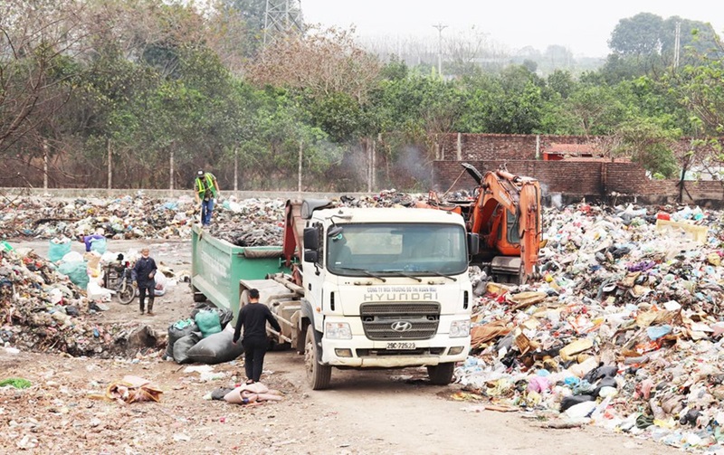Hà Nội: Xe vận chuyển chất thải phải có camera hành trình, GPS
