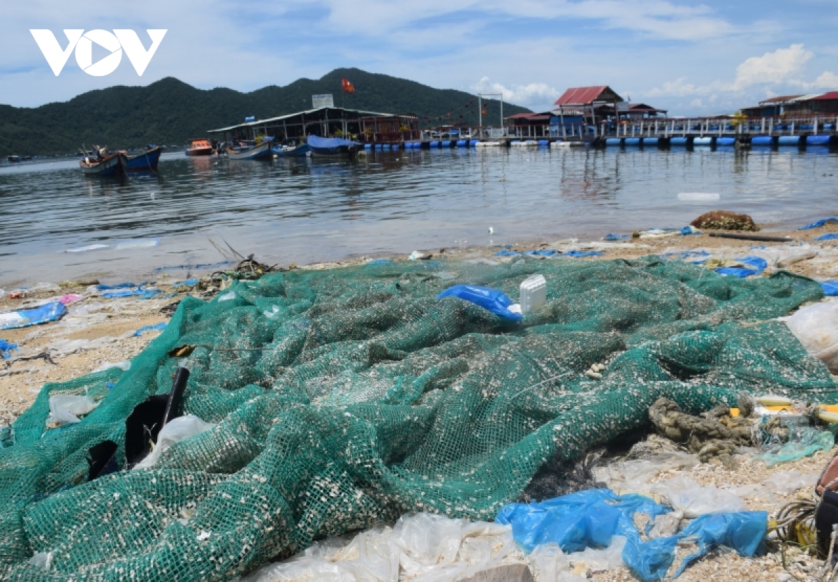 Rác thải nhựa trở thành nỗi ám ảnh của người dân ven biển