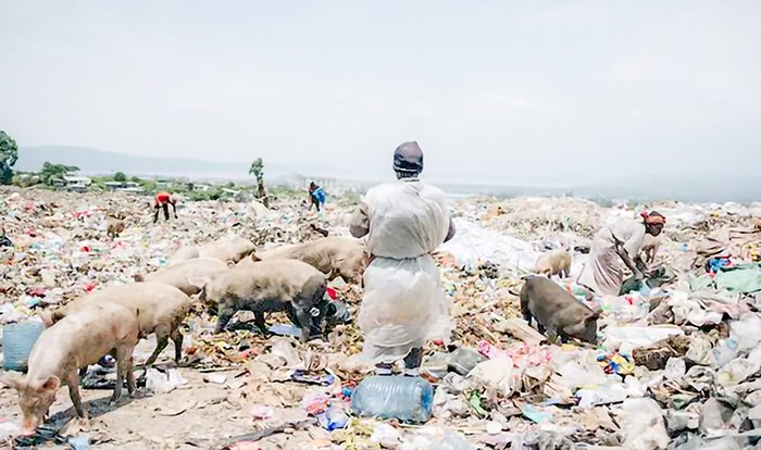 Rác thải nhựa tràn lan khắp châu Phi