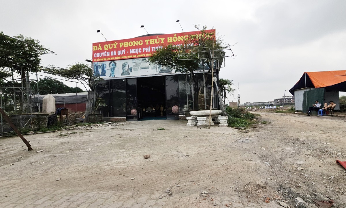 Cận cảnh dự án khu đô thị ở Hà Nội biến tướng thành sân bóng, cho thuê tùm lum