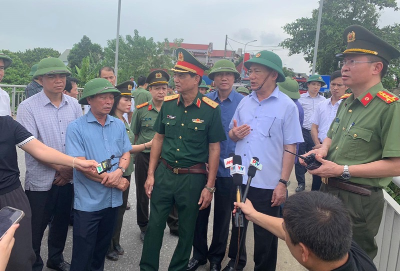 Phó Thủ tướng Hồ Đức Phớc: Khẩn trương tìm kiếm, cứu nạn vụ sập cầu Phong Châu