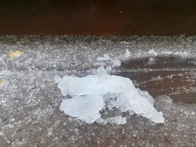 Mưa đá thành băng ở Sa Pa sáng 4-1