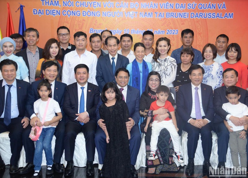 Thủ tướng Phạm Minh Chính thăm, nói chuyện với cộng đồng người Việt Nam tại Brunei Darussalam