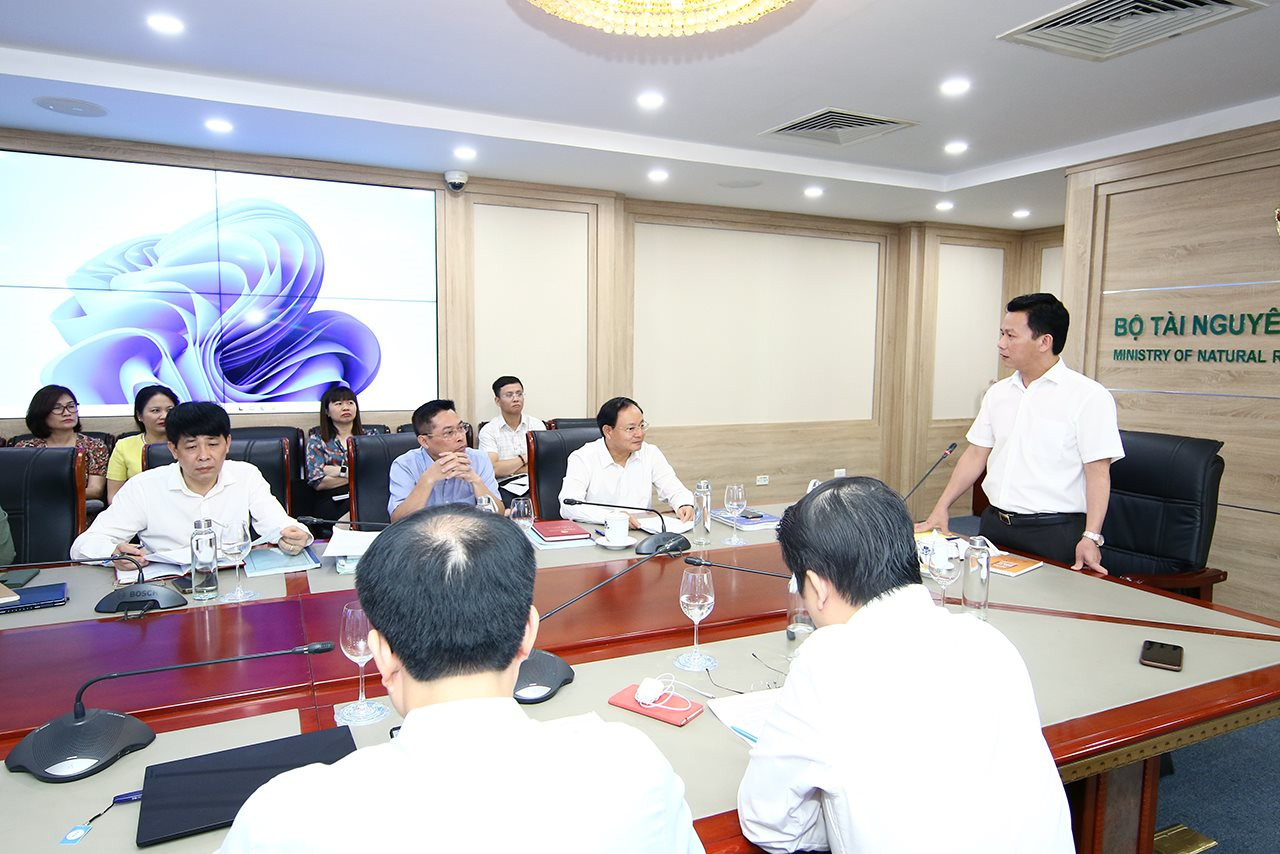 Bộ trưởng Đặng Quốc Khánh chủ trì họp tiếp thu ý kiến Đại biểu Quốc hội cho dự án Luật Đất đai (sửa đổi)