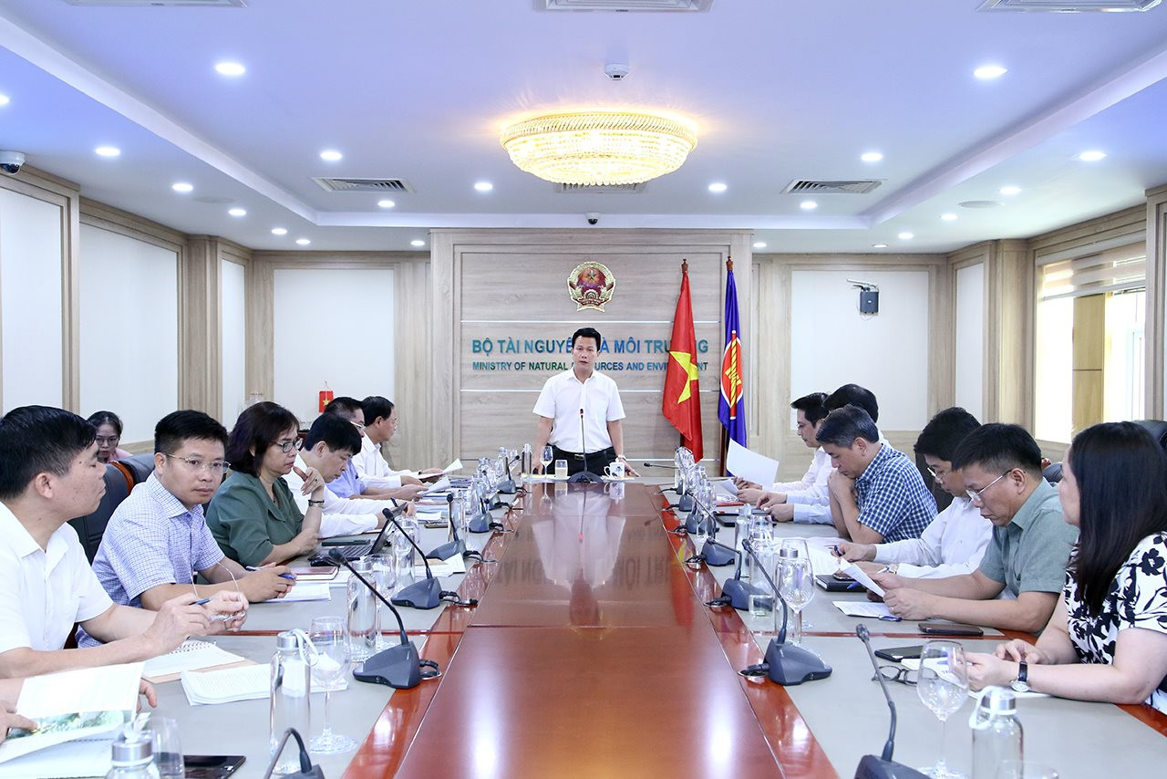 Bộ trưởng Đặng Quốc Khánh chủ trì họp tiếp thu ý kiến Đại biểu Quốc hội cho dự án Luật Đất đai (sửa đổi)