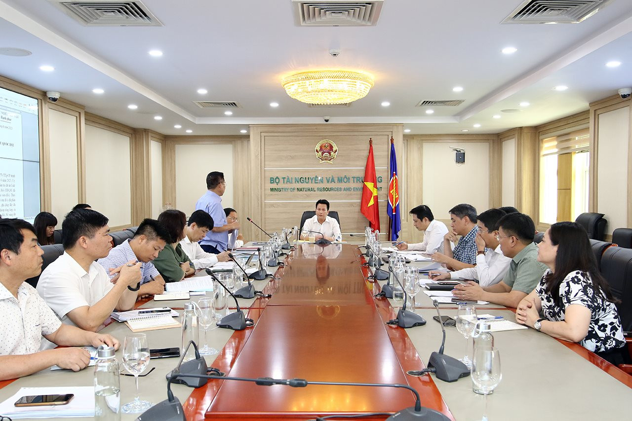 Bộ trưởng Đặng Quốc Khánh chủ trì họp tiếp thu ý kiến Đại biểu Quốc hội cho dự án Luật Đất đai (sửa đổi)